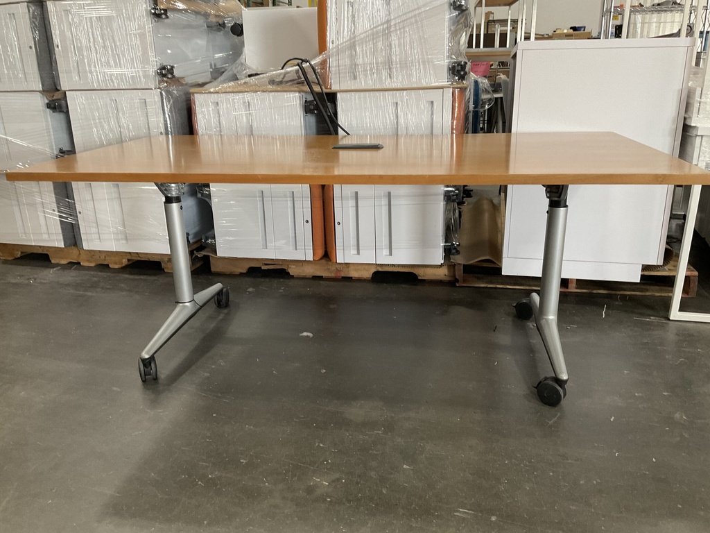 Akira Flip-Top Nesting Table