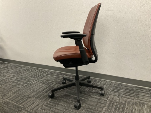 [7127] Amia Leather Chair